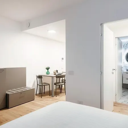 Joivy Porta Torre 76 * كومو